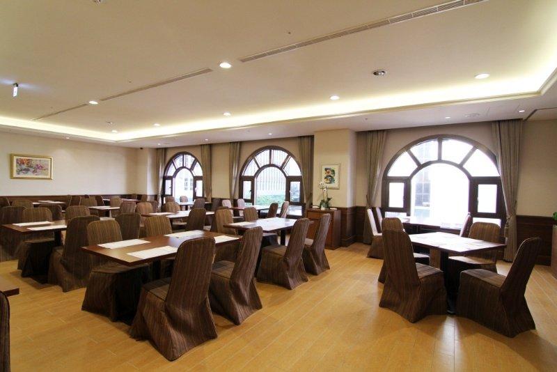 Fushin Hotel Taichung Bagian luar foto