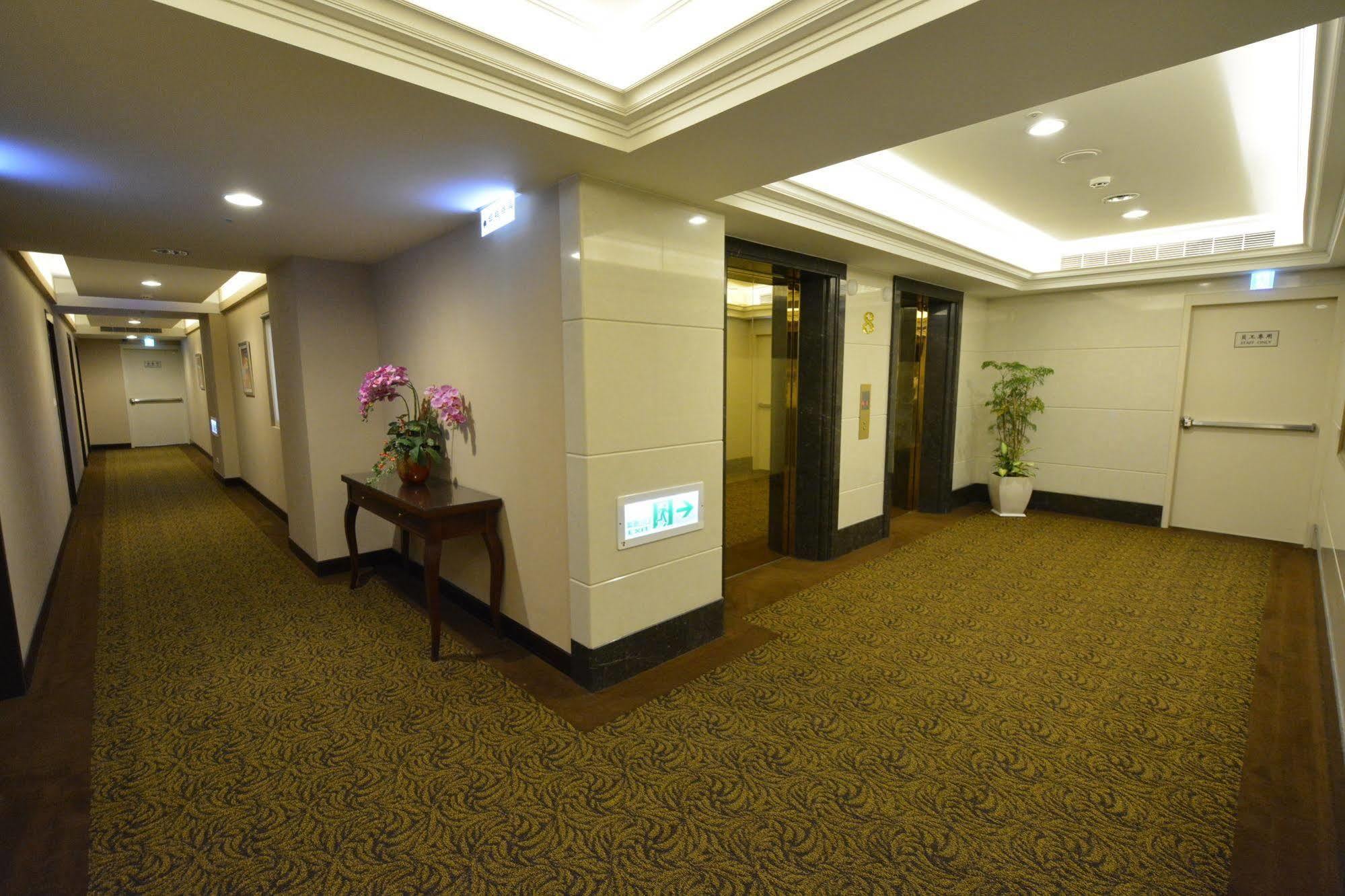 Fushin Hotel Taichung Bagian luar foto